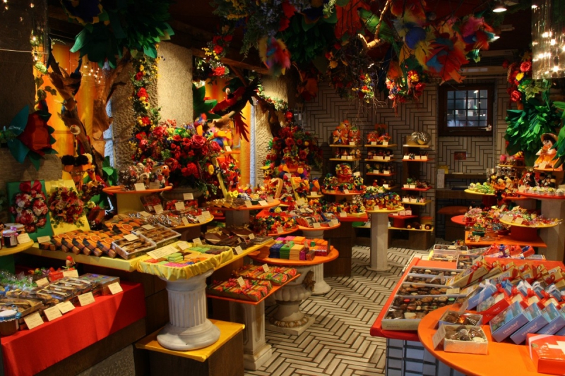 vente-GOURDON-min_candy_store_chocolate_shop_chocolate_switzerland-393515